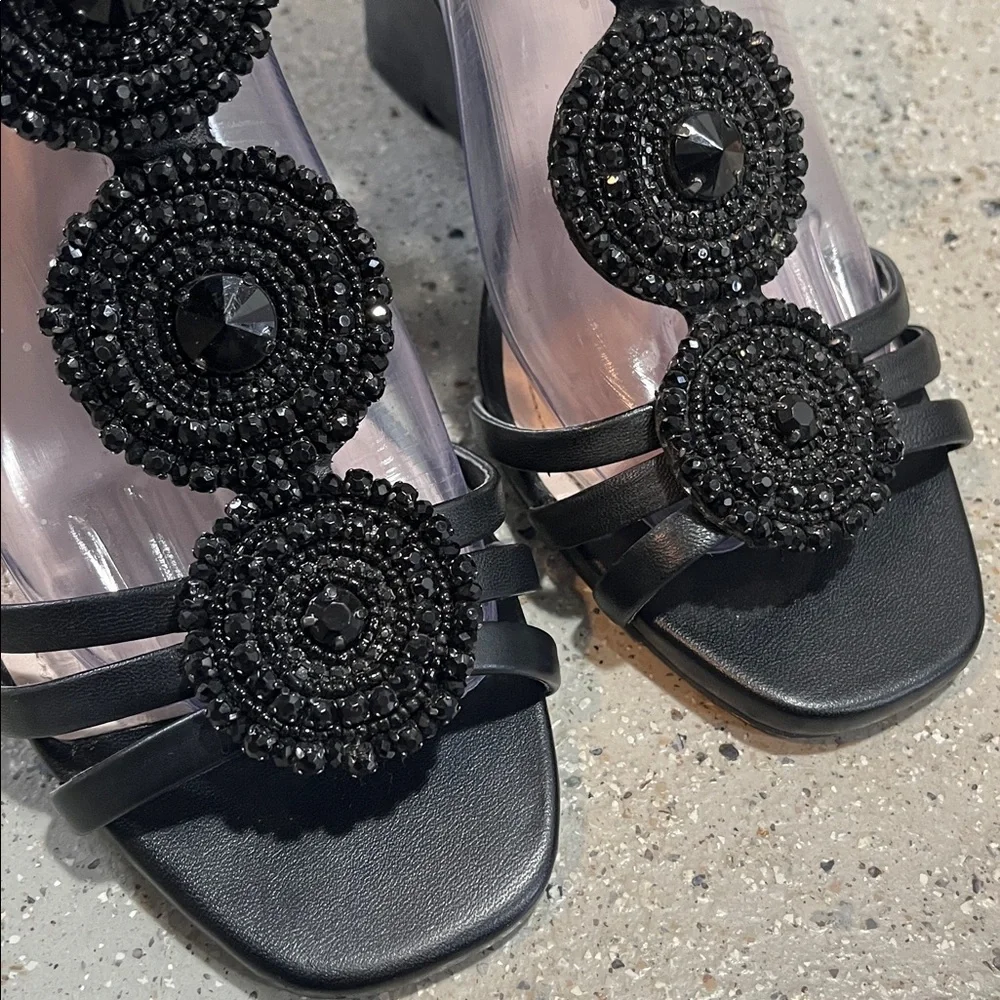 VINCE CAMUTO BAYLE LEATHER BEADED MEDALLION WEDGE SANDALS BLACK SIZE 8.5W